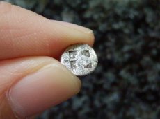 画像10: 古代ギリシャコイン(額装付き)　トラキア地域　タソス島　オボル銀貨　前４１２ー前４０４年　重なるイルカ (10)