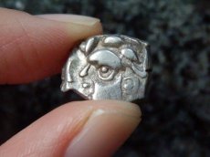 画像11: 古代ケルトコイン　(額装付き)　ガリア　ウォルカエ・テクトサーゲス族　ドラクマ銀貨　前1世紀　古代のキュビズム (11)