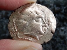 画像8: 古代ケルトコイン(額装付き)　ガリア・ピクトネース族　スタテル金貨　前1世紀　ケルトのヘラクレス、オグミオス神と人面馬 (8)