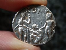 画像9: 古代ローマコイン　共和政期　前１３７年　デナリウス銀貨　ティベリウス・ウェトゥリウス　古代ローマ宣誓の儀が刻まれたコイン (9)