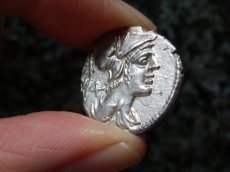 画像6: 古代ローマコイン　共和政期　前１３７年　デナリウス銀貨　ティベリウス・ウェトゥリウス　古代ローマ宣誓の儀が刻まれたコイン (6)