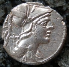 画像3: 古代ローマコイン　共和政期　前１３７年　デナリウス銀貨　ティベリウス・ウェトゥリウス　古代ローマ宣誓の儀が刻まれたコイン (3)