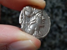 画像7: 古代ローマコイン　共和政期　前１３７年　デナリウス銀貨　ティベリウス・ウェトゥリウス　古代ローマ宣誓の儀が刻まれたコイン (7)