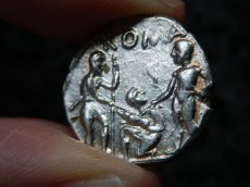 画像10: 古代ローマコイン　共和政期　前１３７年　デナリウス銀貨　ティベリウス・ウェトゥリウス　古代ローマ宣誓の儀が刻まれたコイン (10)