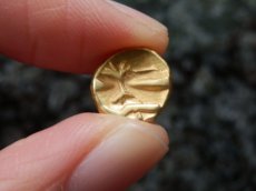 画像10: 古代ケルトコイン(額装付き)　ガリア・モリニー族　4分の1スタテル金貨　前７０－前５０年　古代ケルトの詩的なデザイン (10)