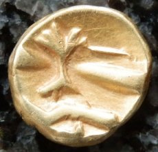 ケルトコイン　ガリア・モリニー族　4分の1スタテル金貨　前1世紀　　木と川　古代ケルトの詩的なデザイン