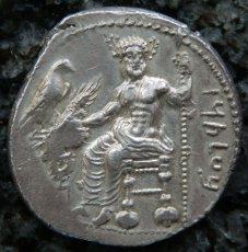 ギリシャコイン　キリキア・タルソス　スタテル銀貨　前4世紀　バール神(農耕の神)の座像　牛を襲うライオン