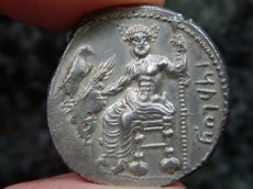 画像15: 古代ギリシャコイン(額装付き)　キリキア地方タルソス　スタテル銀貨　前３６１－前３３４年　バール神(農耕の神)の座像　牛を襲うライオン (15)