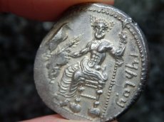 画像16: 古代ギリシャコイン(額装付き)　キリキア地方タルソス　スタテル銀貨　前３６１－前３３４年　バール神(農耕の神)の座像　牛を襲うライオン (16)
