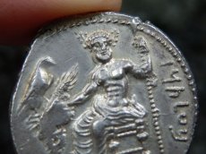画像19: 古代ギリシャコイン(額装付き)　キリキア地方タルソス　スタテル銀貨　前３６１－前３３４年　バール神(農耕の神)の座像　牛を襲うライオン (19)