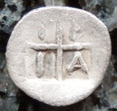 ギリシャコイン　マケドニア・トラジロス　ヘミオボル銀貨　前5世紀　ブドウの房