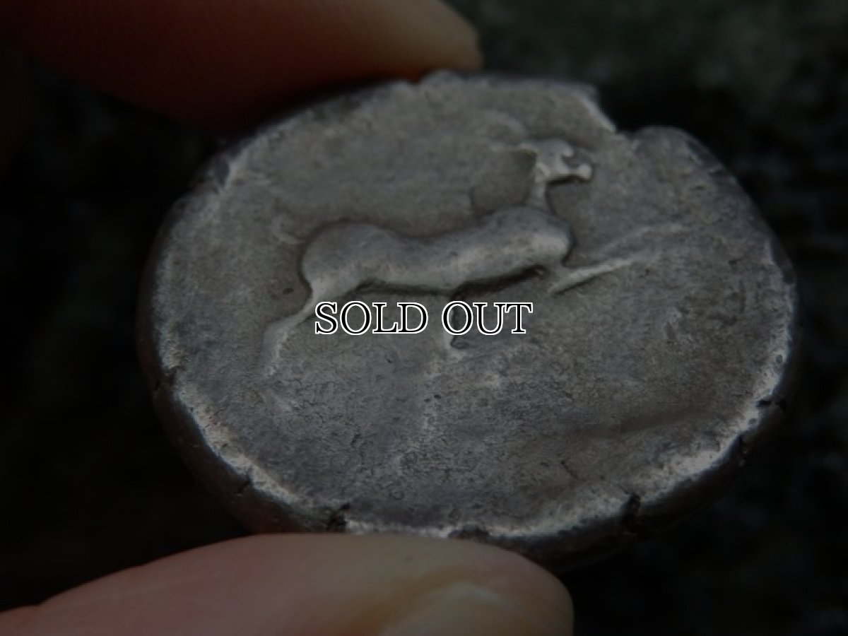 画像16: 古代ギリシャコイン(額装付き)　シチリア島・メッセナ　テトラドラクマ銀貨　前４８０－前４６１年　僭主アナクシラスの古代オリンピック優勝を表す意匠 (16)