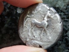 画像10: 古代ギリシャコイン(額装付き)　シチリア島・メッセナ　テトラドラクマ銀貨　前４８０－前４６１年　僭主アナクシラスの古代オリンピック優勝を表す意匠 (10)