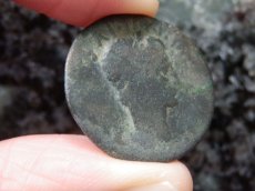 画像6: 古代ローマコイン　属州貨(マケドニア・フィリッピ)　アウグストゥス　ブロンズ貨　前２７－後14年　アウグストゥスの肖像　アウグストゥスとユリウス・カエサルの像 (6)