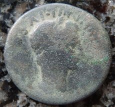 ローマコイン　属州貨(マケドニア・フィリッピ)　アウグストゥス　ブロンズ貨　前２７－後14年　アウグストゥスの肖像　アウグストゥスとユリウス・カエサルの像