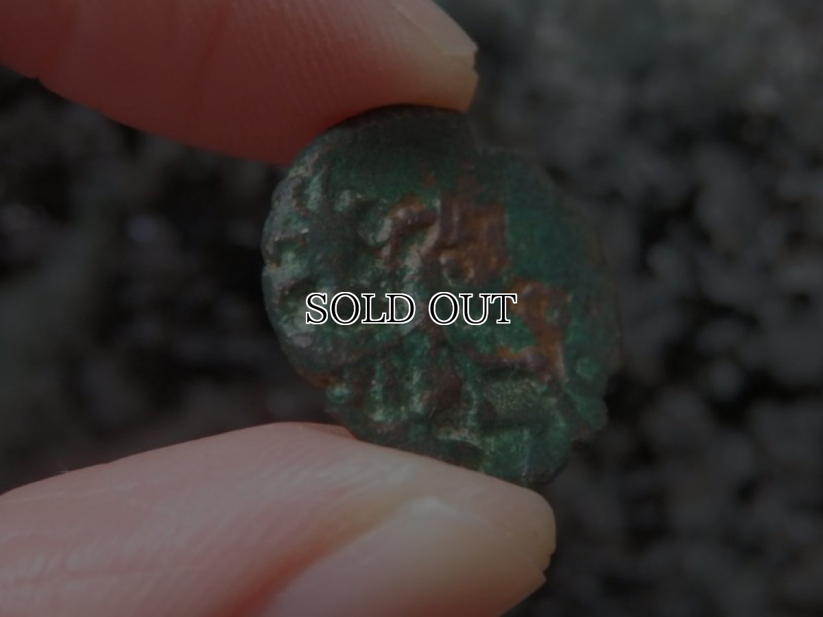 画像14: 古代ケルトコイン　(額装付き)　ガリア・ベロウァキー族　銅貨　前６０－前２５年　走る人　古代ケルト芸術 (14)