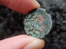 画像13: 古代ケルトコイン　(額装付き)　ガリア・ベロウァキー族　銅貨　前６０－前２５年　走る人　古代ケルト芸術 (13)