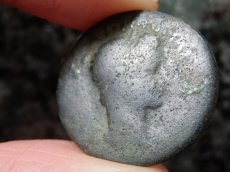 画像5: 古代ローマコイン　属州貨(マケドニア・フィリッピ)　アウグストゥス　ブロンズ貨　前２７－後14年　アウグストゥスの肖像　アウグストゥスとユリウス・カエサルの像 (5)