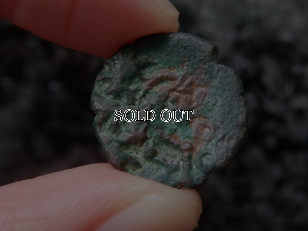 画像12: 古代ケルトコイン　(額装付き)　ガリア・ベロウァキー族　銅貨　前６０－前２５年　走る人　古代ケルト芸術 (12)