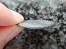 画像3: 古代ローマコイン　属州貨(マケドニア・フィリッピ)　アウグストゥス　ブロンズ貨　前２７－後14年　アウグストゥスの肖像　アウグストゥスとユリウス・カエサルの像 (3)