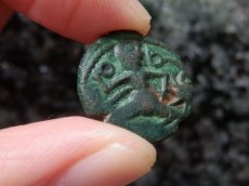 画像10: 古代ケルトコイン　(額装付き)　ガリア・ベロウァキー族　銅貨　前６０－前２５年　走る人　古代ケルト芸術 (10)