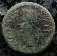 ローマコイン　属州貨(トラキア王国・ロエメタルケス3世)　38-46年　ブロンズ貨　カリグラの肖像　リースとシュロを持つニケ