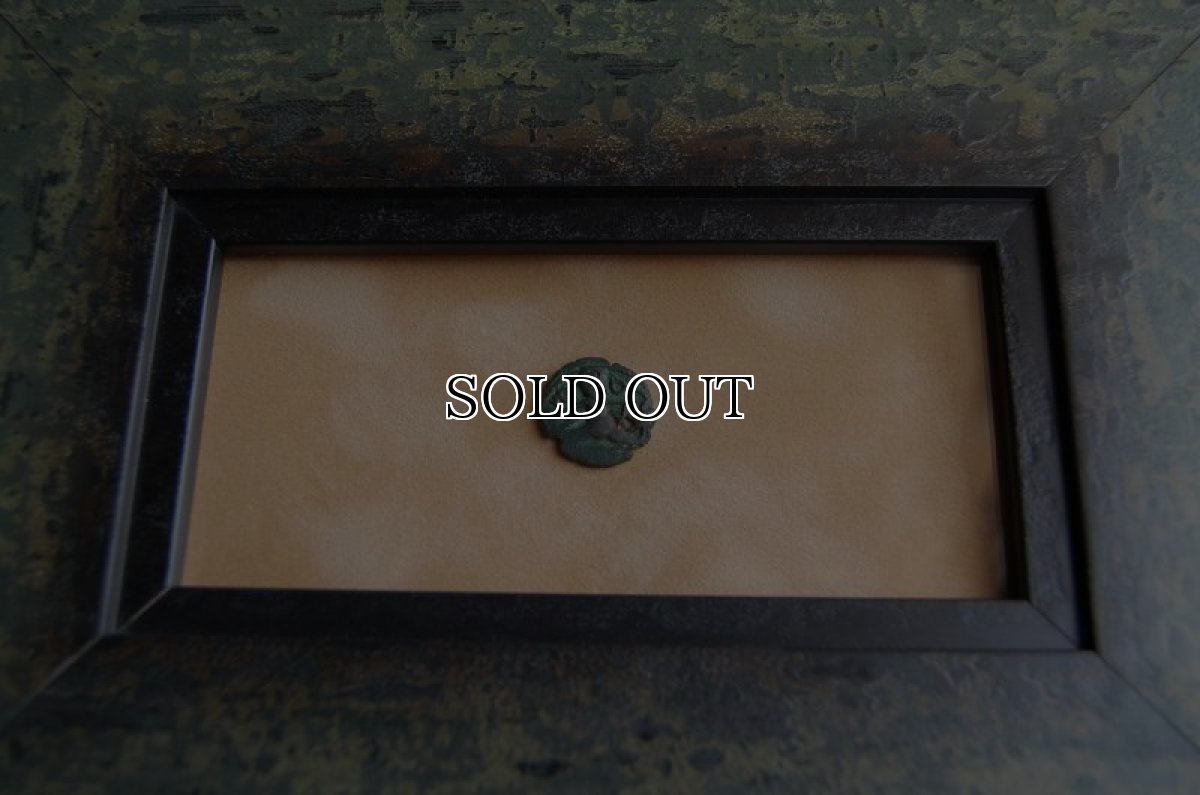 画像4: 古代ケルトコイン　(額装付き)　ガリア・ベロウァキー族　銅貨　前６０－前２５年　走る人　古代ケルト芸術 (4)