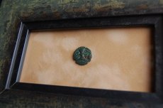 画像5: 古代ケルトコイン　(額装付き)　ガリア・ベロウァキー族　銅貨　前６０－前２５年　走る人　古代ケルト芸術 (5)