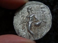 画像10: 古代ギリシャコイン　セレウコス朝シリア　セレウコス2世　前２４６－前２２６年　テトラドラクマ銀貨　セレウコス２世の肖像　トリポッドに肘をつく裸のアポロン  (10)