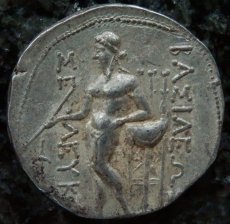 ギリシャコイン　セレウコス朝シリア　セレウコス2世　前３世紀　テトラドラクマ銀貨　セレウコス２世の肖像　トリポッドに肘をつく裸のアポロン 