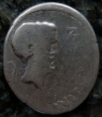古代ローマコイン　マルクス・アントニウス　前４３年　デナリウス銀貨　マルクス・アントニウスとユリウス・カエサルの肖像