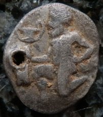 ギリシャコイン　トラキア・タソス島　前4世紀　トリヘミオボル銀貨　カンタロスを持つサテュロス　アンフォラ