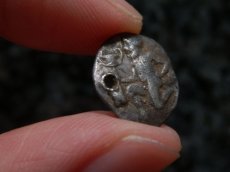 画像13: 古代ギリシャコイン(額装付き)　トラキア　タソス島　前４００－前３５０年　銀貨　カンタロスを持つサテュロス　アンフォラ (13)