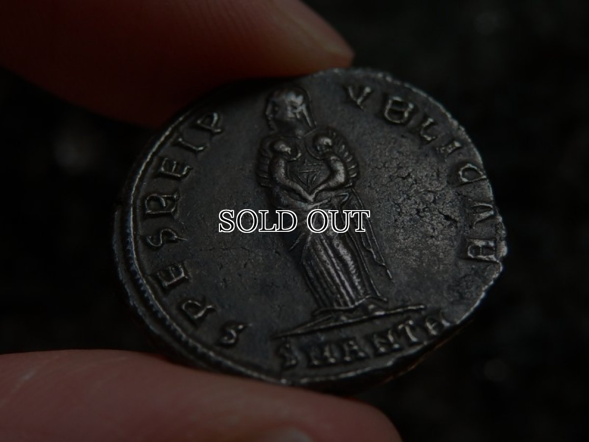 画像7: 古代ローマコイン　帝政期　ファウスタ　コンスタンティヌス帝皇后　ヌムス銅貨　３２５－３２６年　ファウスタ肖像　2人の息子を抱くファウスタ (7)