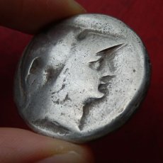 画像5: 古代ギリシャコイン　パンフィリア地方シデ　前１５５－前１３６年　テトラドラクマ銀貨　コリントス式兜のアテナ神　サモトラケのサモトラケのニケを彷彿させるニケの銀貨 (5)