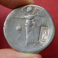 画像7: 古代ギリシャコイン　パンフィリア地方シデ　前１５５－前１３６年　テトラドラクマ銀貨　コリントス式兜のアテナ神　サモトラケのサモトラケのニケを彷彿させるニケの銀貨 (7)