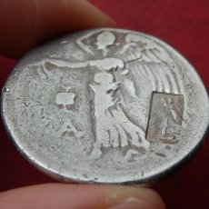 画像9: 古代ギリシャコイン　パンフィリア地方シデ　前１５５－前１３６年　テトラドラクマ銀貨　コリントス式兜のアテナ神　サモトラケのサモトラケのニケを彷彿させるニケの銀貨 (9)