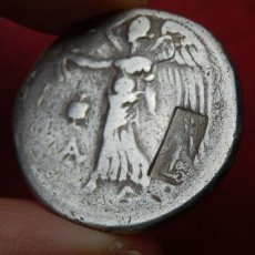 画像8: 古代ギリシャコイン　パンフィリア地方シデ　前１５５－前１３６年　テトラドラクマ銀貨　コリントス式兜のアテナ神　サモトラケのサモトラケのニケを彷彿させるニケの銀貨 (8)