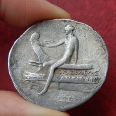 画像2: 古代ギリシャコイン　マケドニア王国　アンティゴノス３世　テトラドラクマ銀貨　前２２５－前２２１年　船首に腰掛けるアポロン (2)