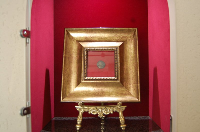 画像1: 古代ギリシャコイン(額装付き)　プトレマイオス朝エジプト　クレオパトラ７世　８０ドラクマ銅貨　前５１－前３０年　クレオパトラ肖像　鷲　クレオパトラのコイン　