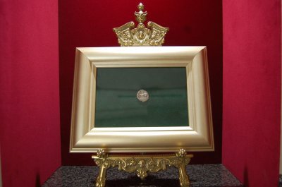 画像1: 古代ローマコイン　(額装付き)　 共和政期　前137年　セクスティウス・ポンペイウス　デナリウス銀貨　ローマ建国神話、ロムルスとレムスのコイン