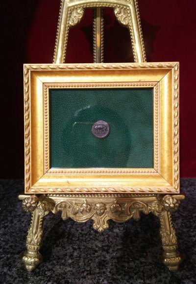 画像2: 古代ローマコイン　(額装付き)　帝政期　ドミティアヌス　クアドランス銅貨　83年以降　「パンとサーカス」を象徴するサイのコイン