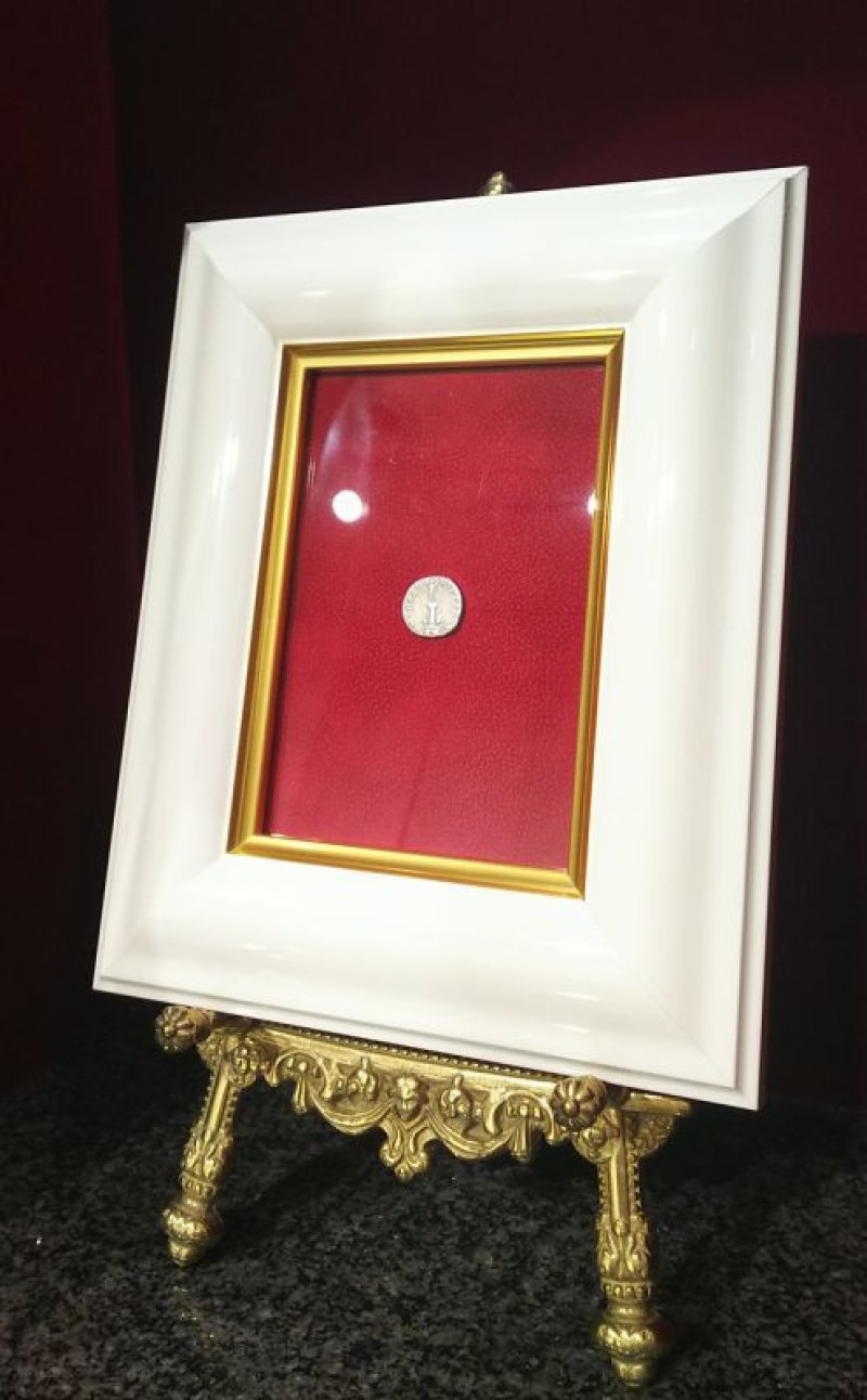 画像2: 古代ローマコイン(額装付き)　帝政期　トラヤヌス　デナリウス銀貨　１１５年　ローマに現存するトラヤヌスの記念柱のコイン