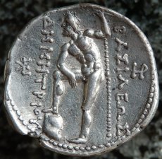 画像3: 古代ギリシャコイン　マケドニア王国　アンティゴノス朝マケドニア　デメトリオス１世　テトラドラクマ銀貨　前２９０－前２８９年　牛角をつけたデメトリオス１世肖像　岩に足を置くポセイドン (3)