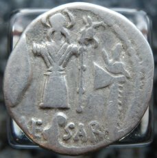 画像3: 古代ローマコイン　共和政終焉期　ユリウス・カエサル　ジュリアス・シーザー　デナリウス銀貨　前４８年　クレメンティア神肖像　ガリア戦勝記念柱　ファルサルスの戦い後のコイン (3)