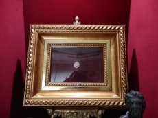 画像3: 古代ローマコイン(額装付き)　共和政終焉期　マルクス・アントニウス　前３２－前３１年　デナリウス銀貨　ガレー船　軍旗、第２軍団　アクティウムの海戦に向け発行されたコイン (3)