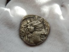 画像2: 古代ギリシャコイン　アッティカ地方　アテネ　テトラドラクマ銀貨　前450年頃発行　古代コインで最も有名な意匠　アテナ神と聖鳥フクロウのコイン (2)