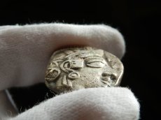 画像6: 古代ギリシャコイン　アッティカ地方　アテネ　テトラドラクマ銀貨　前450年頃発行　古代コインで最も有名な意匠　アテナ神と聖鳥フクロウのコイン (6)