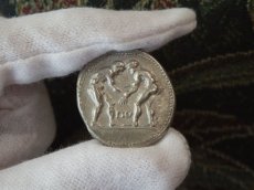 画像4: 古代ギリシャコイン　パンフィリア地方アスペンドス　スタテル銀貨　前３８０－前３３０年発行　レスリング　古代オリンピックのコイン (4)