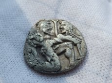 画像6: 古代ギリシャコイン トラキア地域 タソス島 前500-前480年 スタテル銀貨 マイナスを抱くサテュロス (6)
